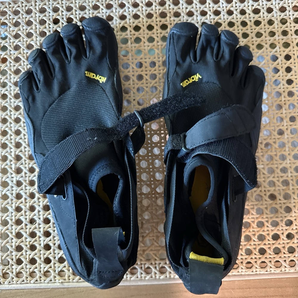 Vibram Men's Black FiveFingers Swim Shoes